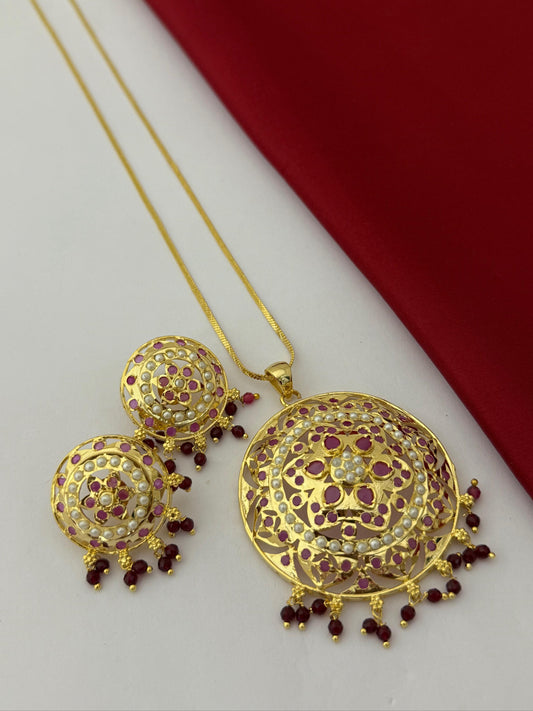 Pendant sets