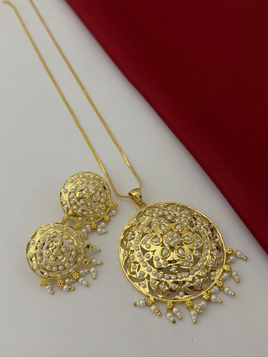 Pendant sets